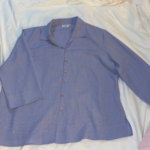NWOT Belle surprise button up